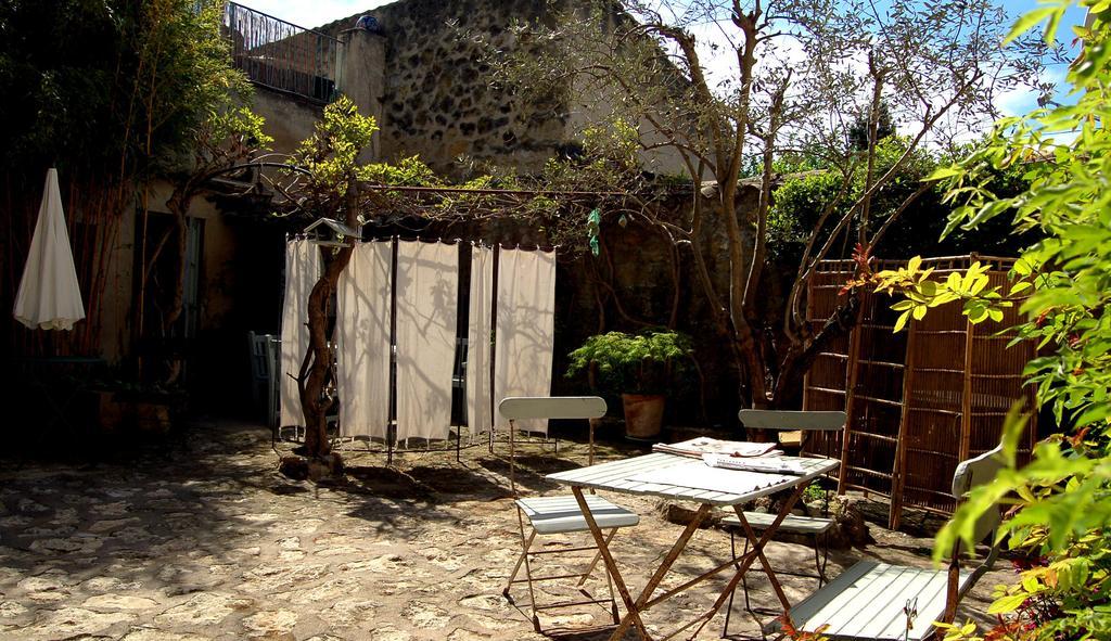 Ancienne Maison Des Gardes Lourmarin Kamer foto