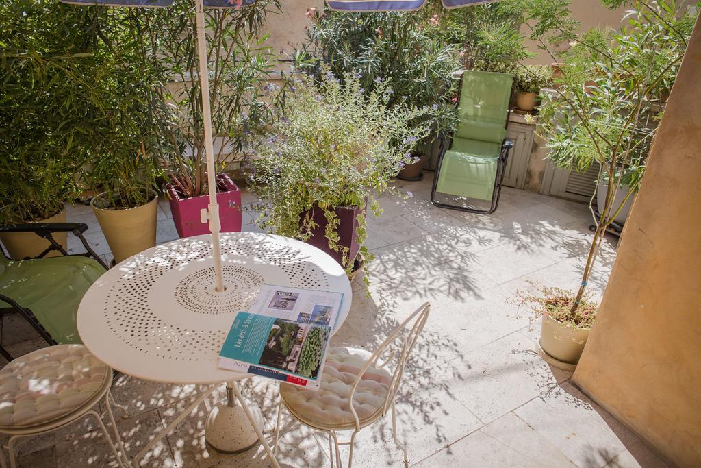 Ancienne Maison Des Gardes Lourmarin Buitenkant foto